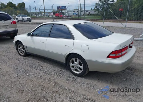2001 Lexus Es 300 from USA, damaged, VIN JT8BF28GX10328546